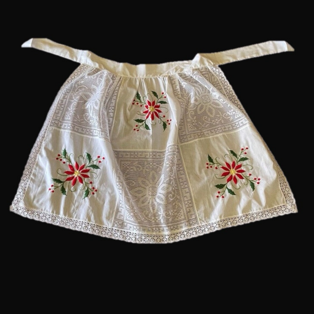 Vintage White Lace Poinsettia Embroidered Apron